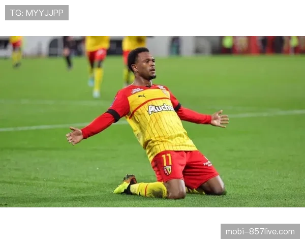 里昂朗斯近五次交锋朗斯占优，本赛季首回合里昂客场胜